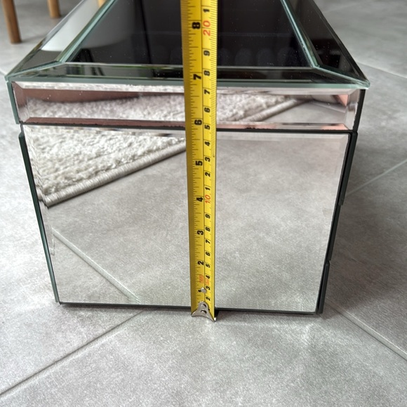 Tahari 2-Drawer, See-Thru Top, 24 Rings, 3 Top Compartment, Mirrored Jewelry Box - Picture 14 of 16